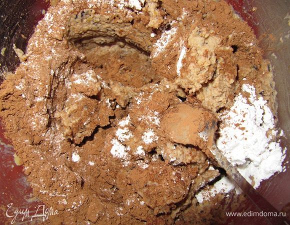 В получившуюся массу добавьте какао и 1 ч. л. сахарной пудры и хорошо вы мешать до однородности. Поставить массу в холодильник на 1-2 часа.