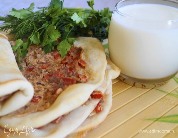 Хранить готовые лепешки до подачи в закрытой крышкой кастрюле. Подавать отдельно как самостоятельное блюдо или с овощным салатом. Приятного аппетита!