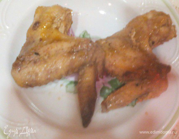 Кстати, крылышки получились, узнали какие? Как в другом моём конкурсном рецепте "Тушёные крылышки". Можете подать к ним любой гарнир, а если остался бульон-соус, то обязательно с ним! Будет очень вкусно!

Приятного аппетита!