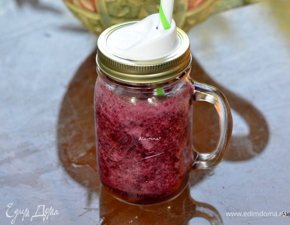 Разлить в 2 стакана. Наслаждаемся приятным на вкус смузи, худеем вкусно.