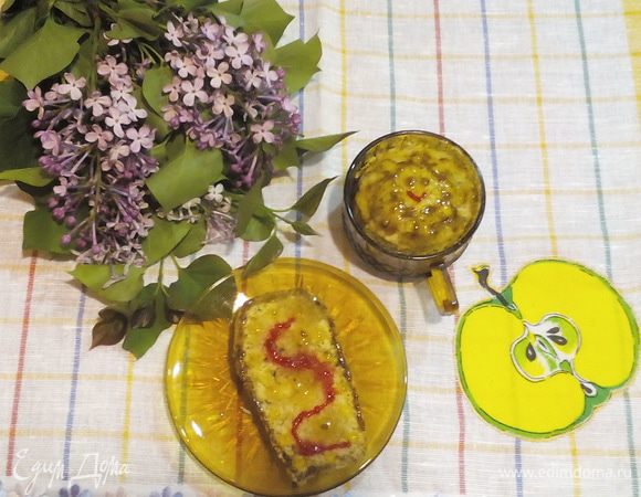 Можно украсить кексы прямо в кружках как летнее солнышко.
А у нас расцвела сирень, а у вас?