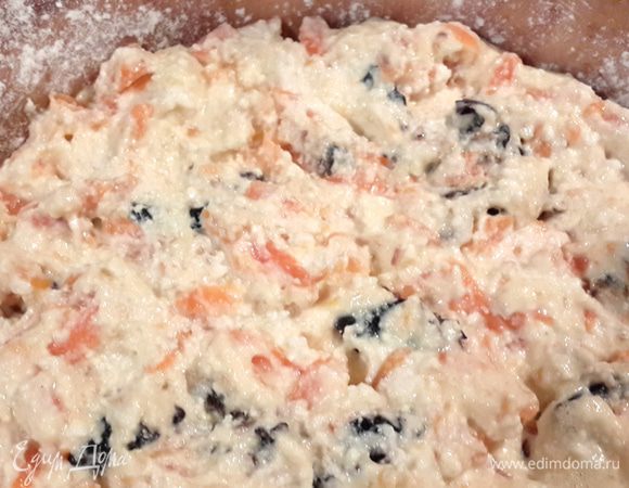 Сверху выложить второй уровень - творожную смесь.