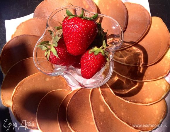 Нажарили оладьи.