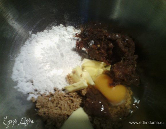 Смешать все ингредиенты (должна быть финиковая паста).