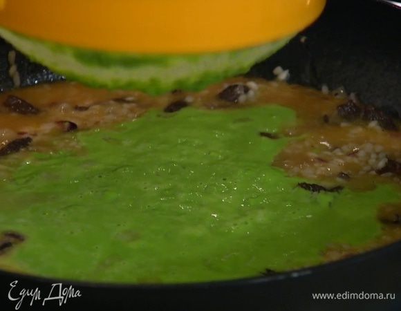 Гороховое пюре протереть через сито и перемешать с рисом.