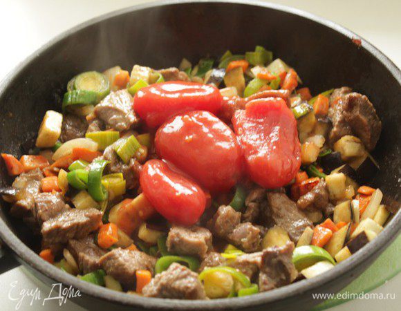 Добавить томаты в собственном соку.