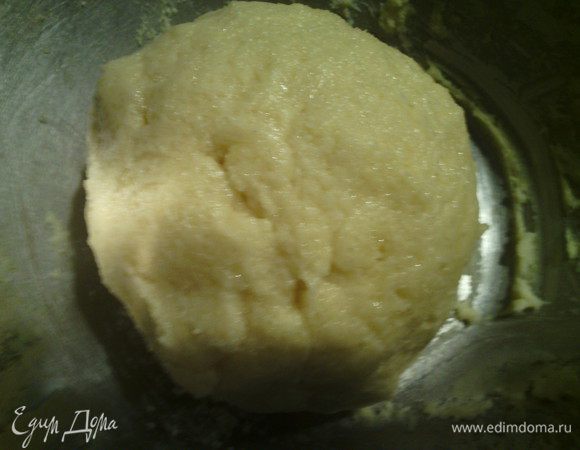 Добавить все ингредиенты замесить тесто. Завернуть в пищевую плёнку и убрать в холодильник на 1 час. 