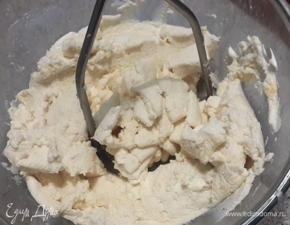 Смешать обе массы.