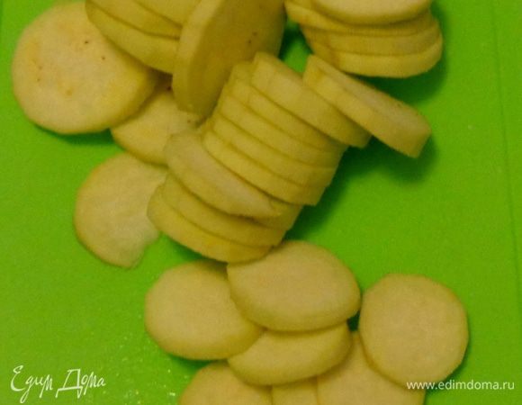 Баклажаны очистить от кожуры, порезать, обжарить.