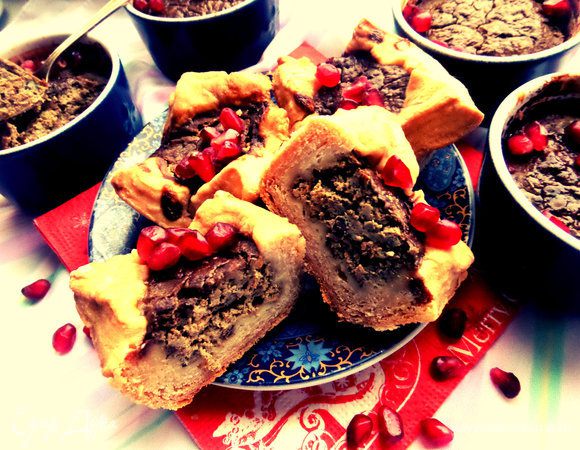 Паштеты в тесте легко режутся, сохраняют форму и придадут чувство сытости.