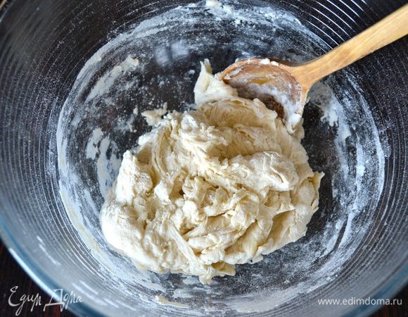 ...и замесите тесто.