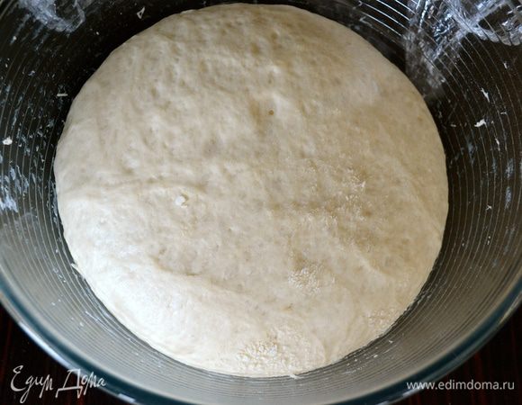 Через час тесто значительно увеличилось в объеме.