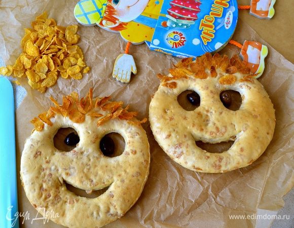 Подайте их, сделав глазки из чёрных маслин. Ваши детки будут в восторге! :)