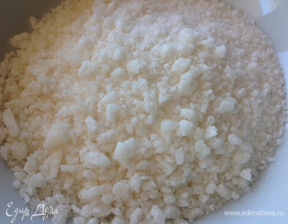 Вот так выглядит кусковой сахар побитый в ступе.