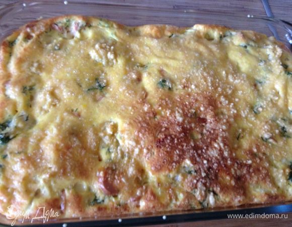 Присыпать тертым сыром, поставить в духовку при 190С на 25-30 минут. Нарезать на порционные куски. Приятного завтрака.