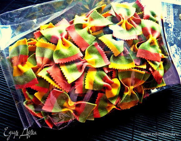 С радужной пастой из семолины я уже знакомила Вас в другом рецепте. 