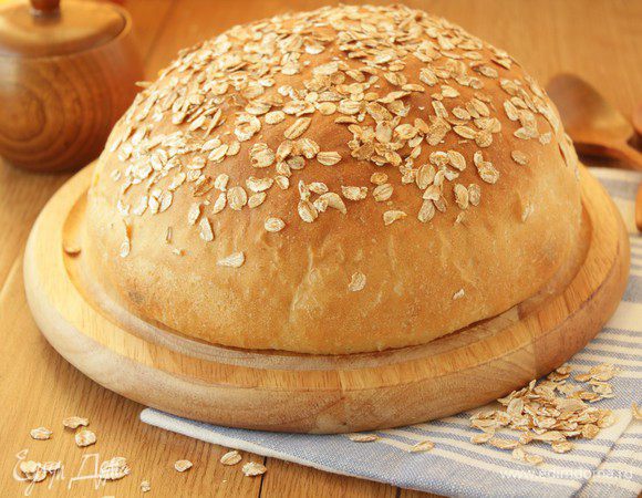 Готовый хлеб перекладываем на решетку.
