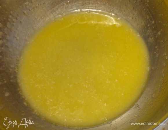 Растопить сливочное масло и остудить.