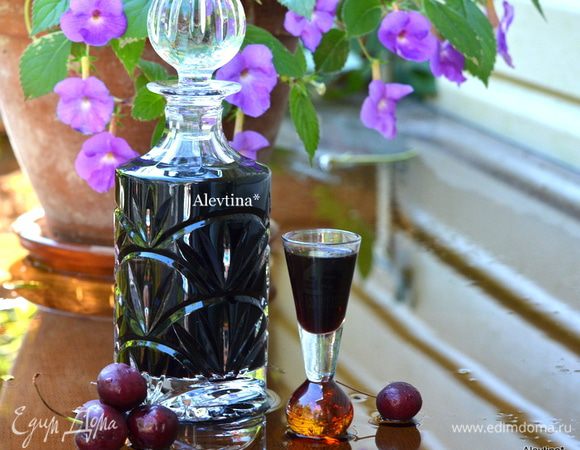 Процедить в емкости. Поставить в холодильник на 2 недели. Угощаемся сами и своих родных. Приятных выходных.