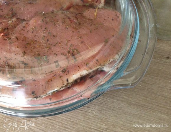 Накрыть и оставить при комнатной температуре на 2–3 часа. Рецепт маринования армянского шашлыка из свинины весьма прост: немного специй и несколько часов ожидания. 