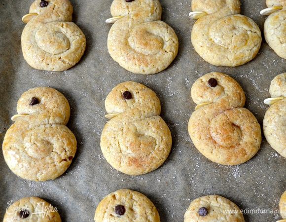 Запекайте в разогретой до 190 градусов 7-10 минут до слегка золотистого цвета, следите по своей духовке! Следом приготовьте следующую партию печенья. У меня получилось ровно 35 штучек.  