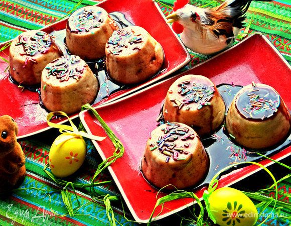 Присыпаем сахарной крошкой для украшения и подаём.