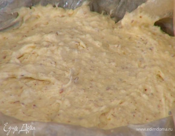 На ягоды выложить оставшееся тесто.