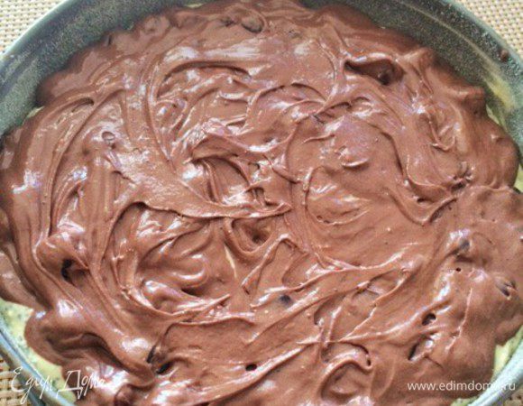 Отправляем пирог в духовку минут на 50. 
Ориентируемся на свою духовку.