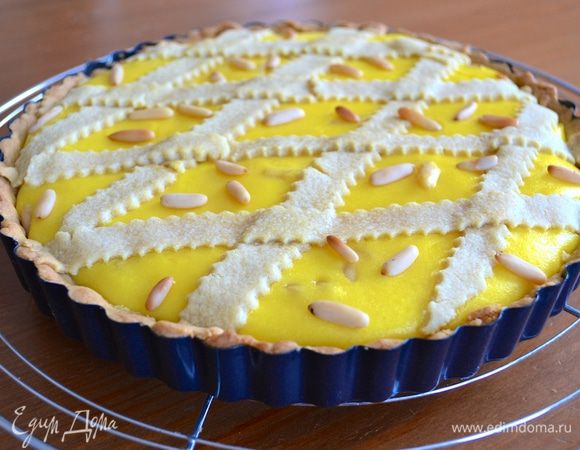 Запекайте в разогретой до 180 градусов духовке около 20 минут. Готовый тарт остудите на решетке. 