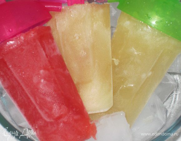 Фруктовый лед из клубники и лимона — то что нужно в жаркий летний день! Приятного аппетита! 