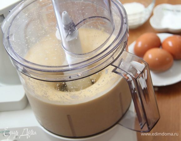 Добавить яйца. 