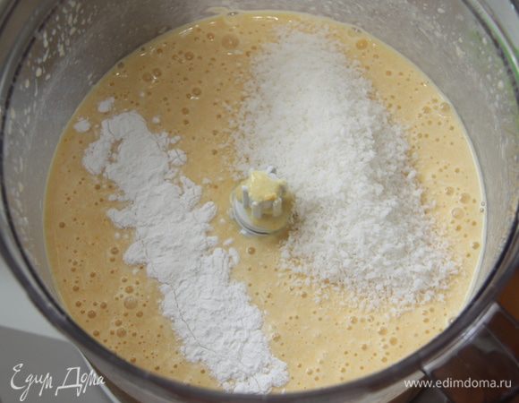 В конце добавить кокосовую стружку и разрыхлитель.