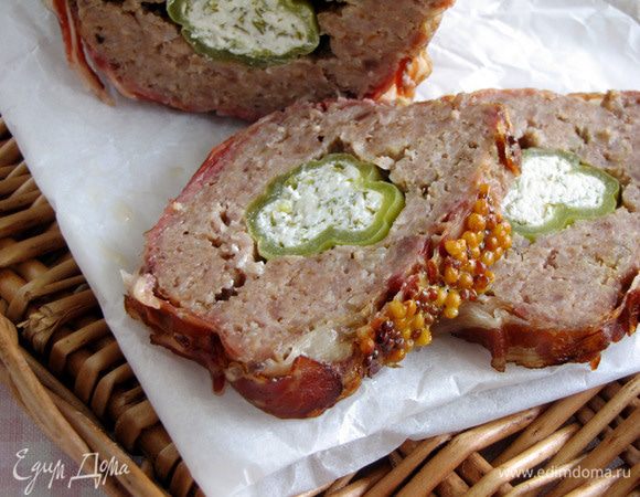 Террин нарезать и подавать на стол теплым. Или снова закрыть крышкой, убрать в холодильник и взять с собой на пикник. Приятного аппетита!