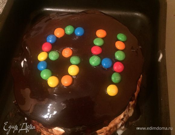 Посыпать рубленными орехами или украсить по желанию, например как я ..)
Поставить в холодильник до охлаждения.
Приятного аппетита!