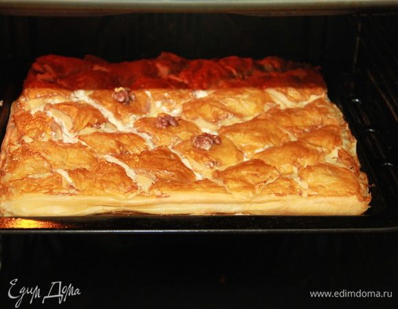 Выпекать при 180*С минут 20, затем при 150*С ещё минут 30. Ориентируйтесь по своей духовке (у меня духовка с конвекцией).