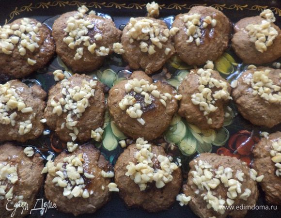 СРАЗУ же полить печенье грильяжем. 
Положить печенье в холодильник на 1 час, чтобы грильяж застыл.