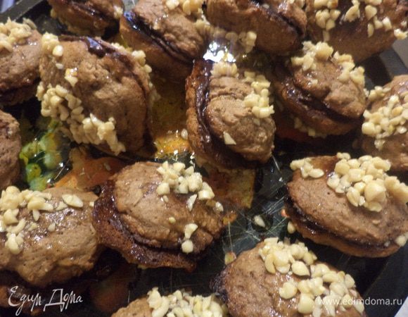 Шоколад растопить на водяной бане с 1 ч. л. сливочного масла. Склеить печенья попарно, получившейся шоколадно-масляной массой!
Очень вкусно! Приятного аппетита!!!