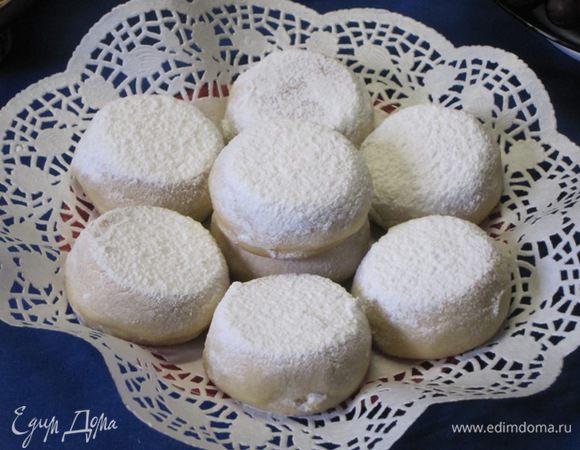 Выпекать 25-30 минут при 150 С.  Охладить, посыпать сахарной пудрой.