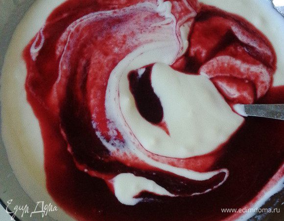 К полученной  массе добавить фруктовый наполнитель, перемешать. Всё готово!