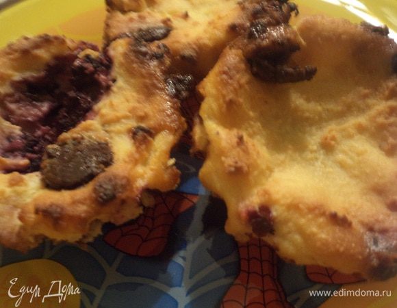 Дать кексам остыть в формочках и только после этого аккуратно выложить кексы на тарелку.
Приятного аппетита!