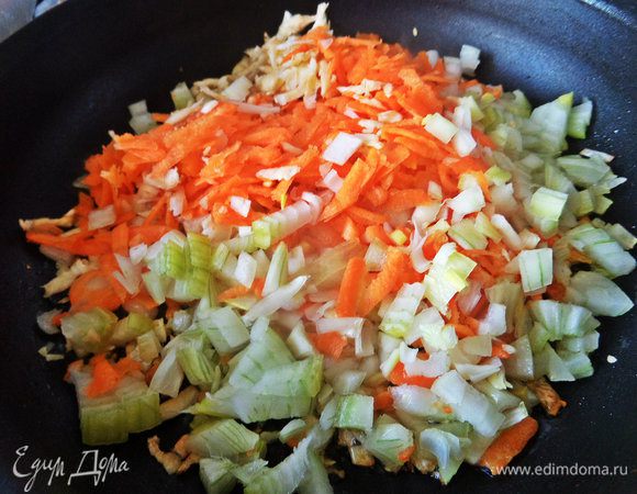 Обжарить на оливковом масле.