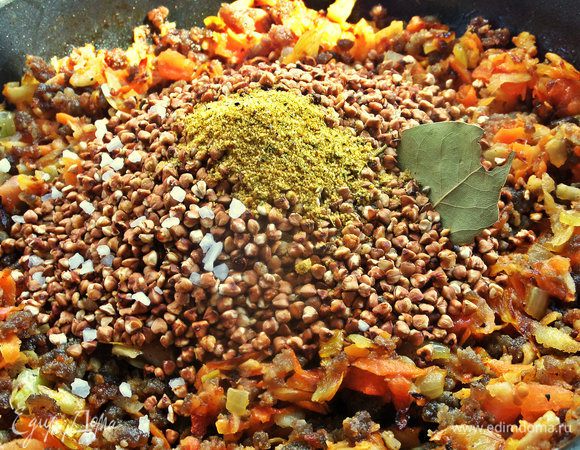 Специи, у меня микс: куркума, карри, чили, соль, кайенский перец, чеснок, кумин, семена фенхеля, сахар, имбирь, и лаврушку!