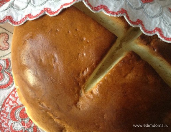 Выпекать в духовке, в которую перед выпечкой надо поставить емкость с водой, когда духовка хорошо прогреется, то воду надо убрать и поставить тесто.
Тесто поставить в духовку разогретую до 190* выпекать 30-40 минут, достать, смазать маслом и отправить допекаться (всего около часа). Но надо ориентироваться на свою духовку, когда почувствуете ароматный запах хлеба, смело вынимайте, смазывайте и допекайте). 