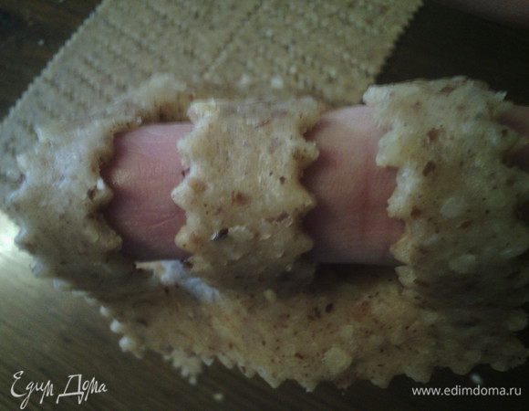 Проведите палец, "чередуя" одну одеваете, другую нет. Раздвиньте по середине и как-бы выверните на изнанку. 