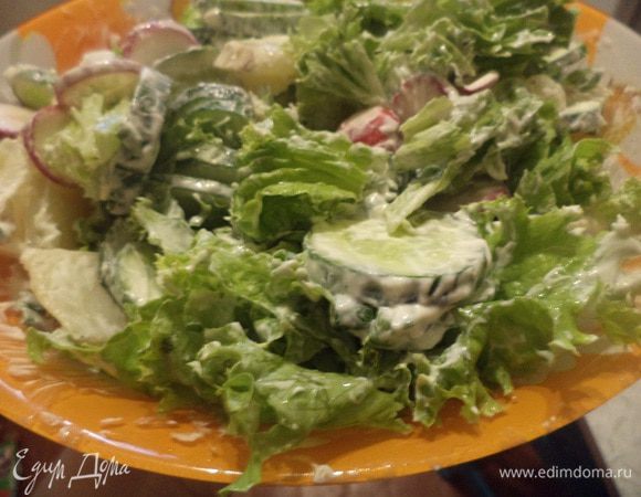 Перемешать салат с заправкой.
Приятного аппетита!
