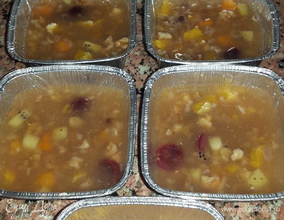 Разлить ашуре по формочкам и оставить на пять минут.