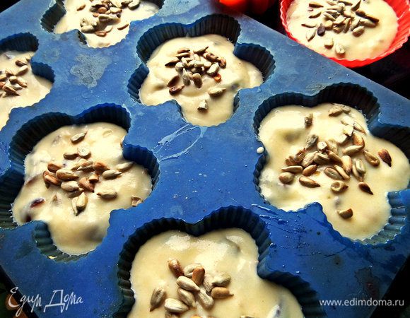 Сверху можно снова посыпать семечками.