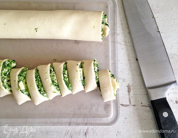 Нарезаем на кусочки шириной 1-2 см.