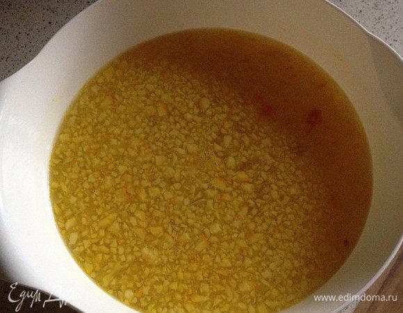 Подмороженные фрукты (прямо с кожицей) измельчить в блендере. Добавить воду, дать немного постоять. Процедить через марлю, добавить сахар и вкусный и полезный домашний лимонад готов! Можно использовать минеральную воду по желанию. Приятного аппетита! Аfiyet olsun! 