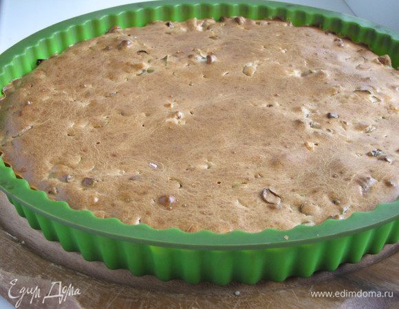 Пирог выпекать в духовке, разогретой до 180 град. примерно 45 минут до зарумянивания. Ориентируйтесь по своей духовке. Готовность можно проверить спичкой.